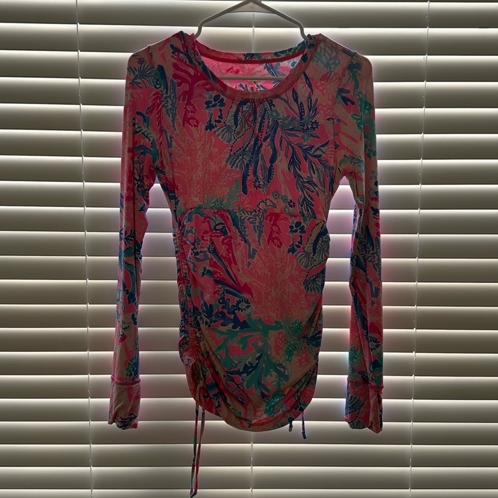 Lilly Pulitzer Luxletic top! Has a cinch pull on both sides!